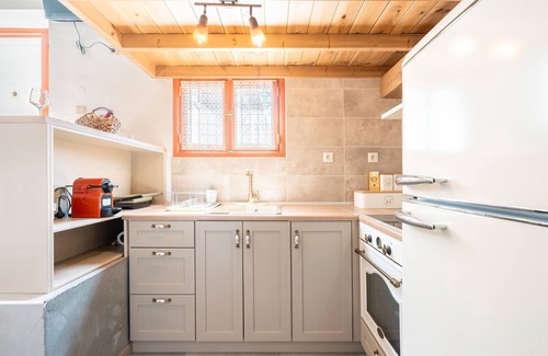 Fanai Apartment | Apartment 'Rodies House' with Mountain View, Wi-Fi and Air Conditioning