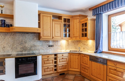 Gattererberg Apartment | Apartment "Rofanblick" with Mountain View, Wi-Fi & Balcony