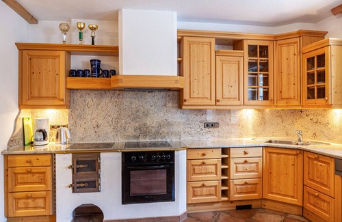 Gattererberg Apartment | Apartment "Rofanblick" with Mountain View, Wi-Fi & Balcony