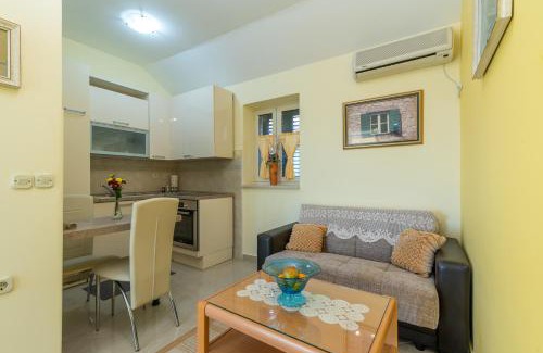 Ljubitovica Apartment | Apartment Roko Trogir-Ljubitovica