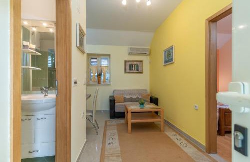 Ljubitovica Apartment | Apartment Roko Trogir-Ljubitovica