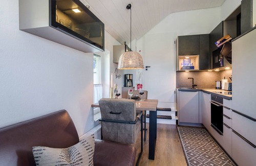 Burgweiler Apartment | Apartment "Romanas" with Private Terrace & Wi-Fi