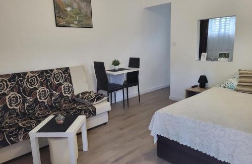 Catrnja House | Apartment & Room TOMA