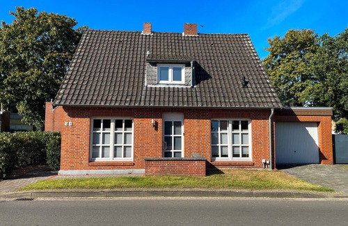 Lingen Apartment | Apartment 'Room4rent' with Balcony and Wi-Fi