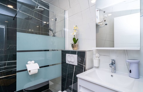 Srebreno House | Apartment & Rooms Papa - Premium Double or Twin Room with Balcony and Partial Sea View