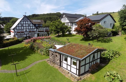 Finnentrop Apartment | Apartment 'Rosenblüte' with Private Terrace, Shared Garden and Wi-Fi
