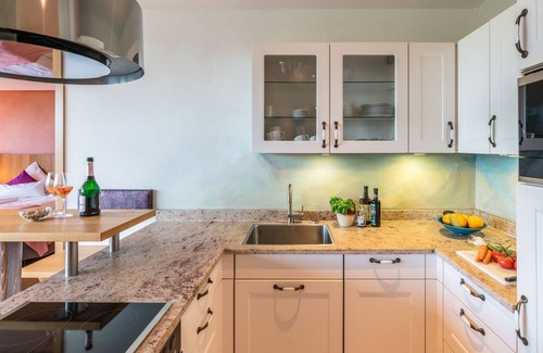 Pelham Apartment | Apartment "Rosengarten" with Lake View, Private Terrace & Wi-Fi