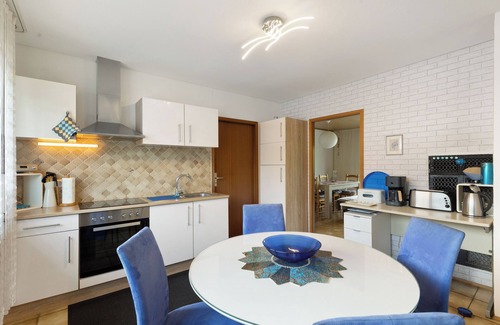 Lang-Gons Apartment | Apartment 'Rosita' with Balcony and Wi-Fi