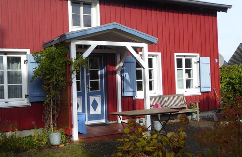 Pruchten Apartment | Apartment Rotes Haus am Barther Strom| Vacation at Beach, Bodden, National Park