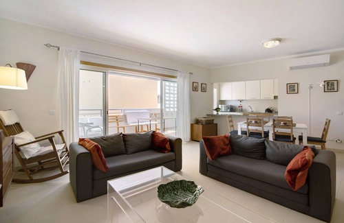 Cabanas Apartment | Apartment 'Royal Cabanas Beach 145' with Shared Pool, Shared Garden and Air Conditioning