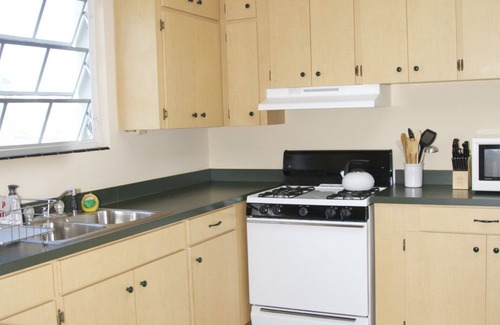 Dunmore Town Apartment | 'Apartment Royal' Historic Dunmore Town, Harbour Island