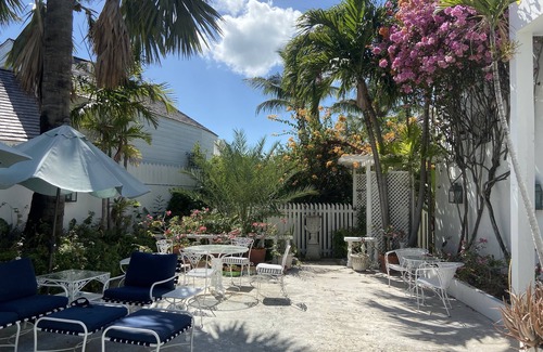 Dunmore Town Apartment | 'Apartment Royal' Historic Dunmore Town, Harbour Island