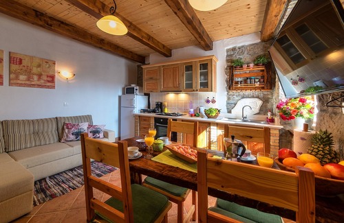 Grabri Apartment | Apartment "Roža" with beautiful balcony
