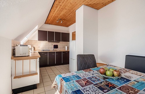 Kaiser-Wilhelm-Koog Apartment | Apartment 'Severin' with Shared Terrace, Shared Garden and Wi-Fi
