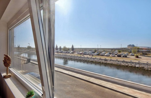 Aveiro Apartment | Apartment 'Salina Ria' with Wi-Fi and Air Conditioning