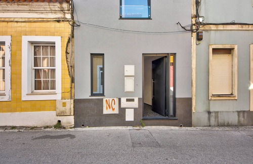 Aveiro Apartment | Apartment 'Salina Ria' with Wi-Fi and Air Conditioning