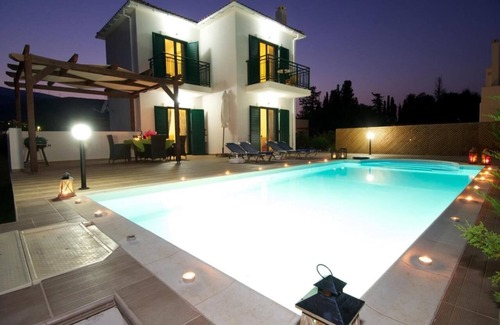 Sami Apartment | Apartment 'Sami Beach Villas Nefeli' with Mountain View, Wi-Fi and Air Conditioning