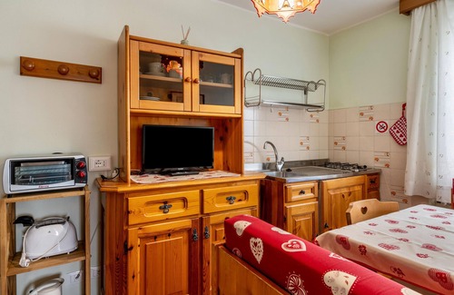 Livinallongo del Col di Lana Apartment | Apartment 'Samont Appartment 3' with Mountain View, Shared Garden and Wi-Fi