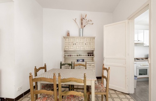 Esplugues de Llobregat Apartment | Apartment 'Santa Rosa' with Private Terrace, Balcony and Wi-Fi