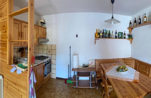 Fiumalbo Apartment | Apartment 'Santerini' with Mountain View, Shared Garden and Wi-Fi