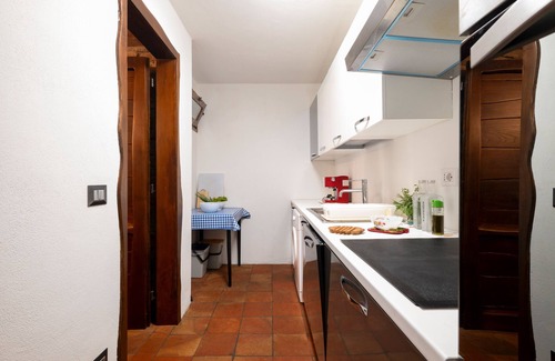 Girasole Apartment | Apartment 'Santina' with Mountain View, Wi-Fi and Air Conditioning
