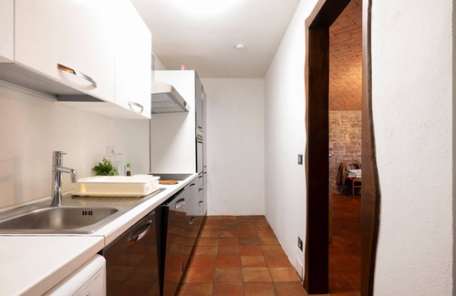 Girasole Apartment | Apartment 'Santina' with Mountain View, Wi-Fi and Air Conditioning