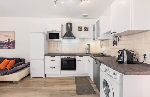 Flieden Apartment | Apartment 'Schöne 2 Zimmer Flieden' with Wi-Fi