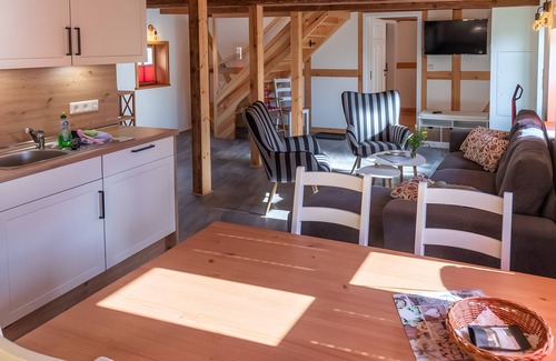 Bertsdorf Apartment | Apartment 'Scheibe' with Mountain View and Wi-Fi