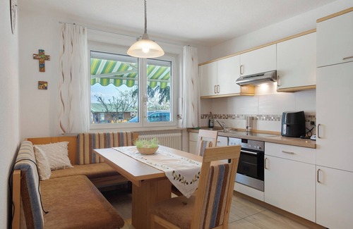 Breisach Apartment | Apartment 'Schwarzwaldblick' with Private Terrace, Private Garden and Wi-Fi