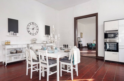 Vellahn Apartment | Apartment 'Schloss Melkof' with Private Garden and Wi-Fi