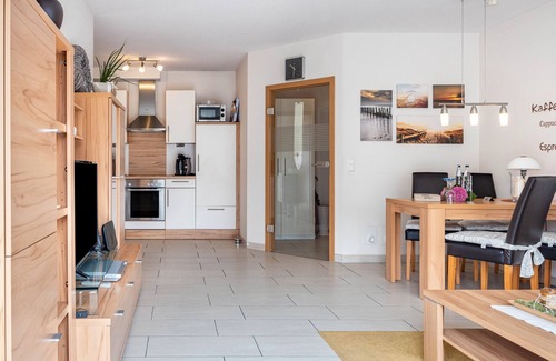 Region Hannover District Apartment | Apartment 'Schilfbrise' with Balcony and Wi-Fi