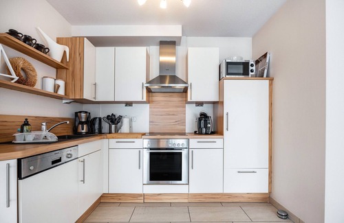 Region Hannover District Apartment | Apartment 'Schilfbrise' with Balcony and Wi-Fi