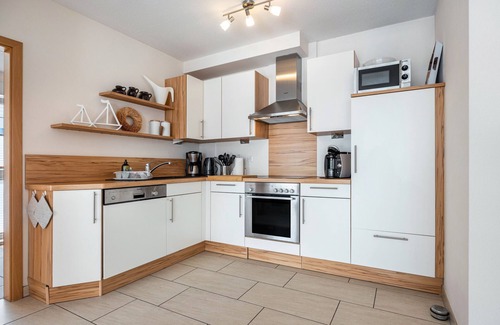 Region Hannover District Apartment | Apartment 'Schilfbrise' with Balcony and Wi-Fi