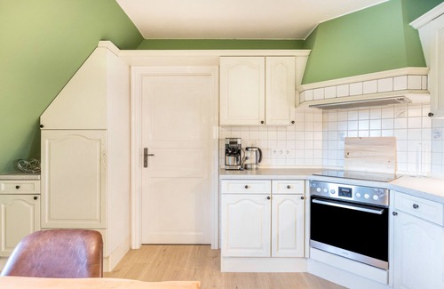 Schobull Apartment | Apartment "Schipp Landen Elsabea" with Sea View, Shared Garden & Wi-Fi