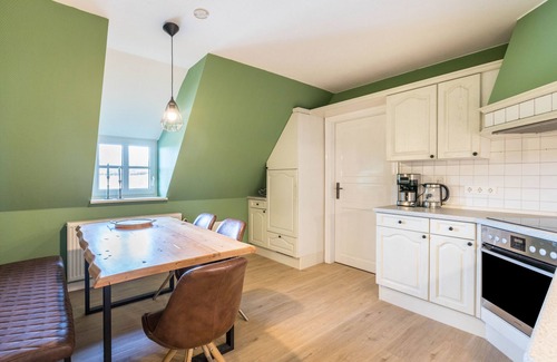 Schobull Apartment | Apartment "Schipp Landen Elsabea" with Sea View, Shared Garden & Wi-Fi