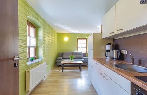 Naumburg Apartment | Apartment "Schlag Wohnung 1" with Wi-Fi, Terrace & Garden