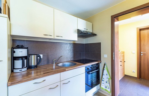 Naumburg Apartment | Apartment "Schlag Wohnung 1" with Wi-Fi, Terrace & Garden