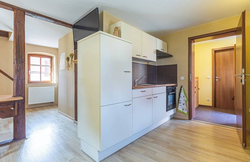 Naumburg Apartment | Apartment "Schlag Wohnung 1" with Wi-Fi, Terrace & Garden