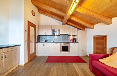 Naturno Apartment | Apartment 'Schnatzhof Adlerhorst' with Mountain View, Private Terrace and Wi-Fi