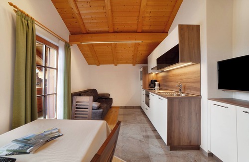 Naturno Apartment | Apartment 'Schnatzhof Schwalbennest' with Mountain View, Shared Terrace and Wi-Fi