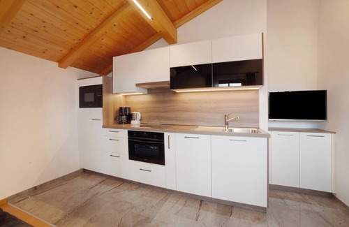 Naturno Apartment | Apartment 'Schnatzhof Schwalbennest' with Mountain View, Shared Terrace and Wi-Fi