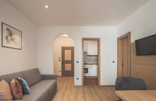 Silandro Apartment | Apartment 'Schnatzhof Typ A7' with Mountain View, Shared Pool and Wi-Fi