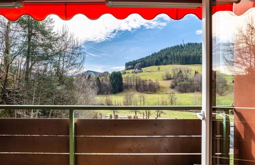 Tonbach Apartment | Apartment 'Schwarzwald Wölkchen' with Mountain View, Shared Garden and Wi-Fi