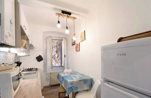 Voltri Apartment | Apartment 'Sea la Vie' with Sea View, Wi-Fi and Air Conditioning