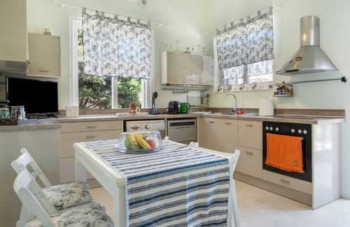 Psathi Apartment | Apartment 'Seaview House Ground Floor' with Sea View, Wi-Fi and Air Conditioning