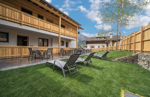 Pracupola Apartment | Apartment “Seebrunn - Schusterhüttl Alm” with Mountain and Lake View, Terrace & Garden