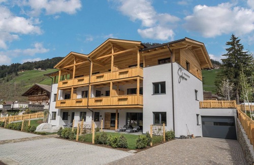 Pracupola Apartment | Apartment “Seebrunn - Schusterhüttl Alm” with Mountain and Lake View, Terrace & Garden