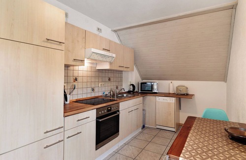 Lauf Apartment | Apartment 'Serr' with Balcony and Wi-Fi