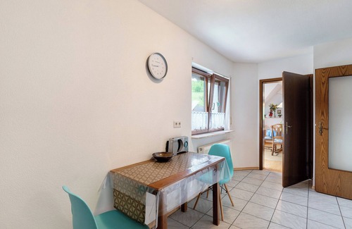 Lauf Apartment | Apartment 'Serr' with Balcony and Wi-Fi