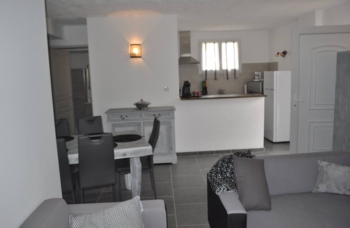 Serra-di-Ferro Apartment | Apartment 'Serra-di-ferro Corse' with Balcony and Wi-Fi